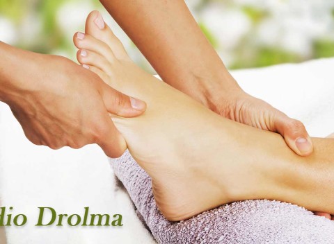 Úľava od bolesti v podobe reflexnej masáže chodidiel s odblokovaním chrbtice v Štúdiu Drolma.