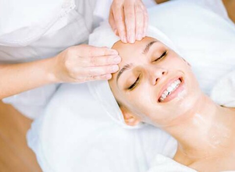 Účinné a na mieru šité komplexné ošetrenia pleti v salóne INA