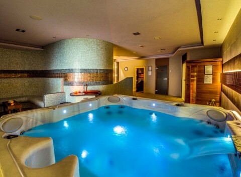 Pobyt na brehu Zemplínskej šíravy: Hotel Glamour **** s wellness, polpenziou a vlastnou plážou + welcome drink