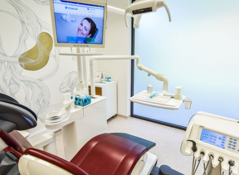 Dentálna hygiena s pieskovaním alebo bielenie zubov v modernom Stomalab.