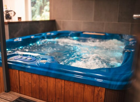 Južné Čechy pri CHKO Třeboňsko: Hotel Lucia *** s raňajkami a neobmedzeným wellness + víno, darček a zľavy