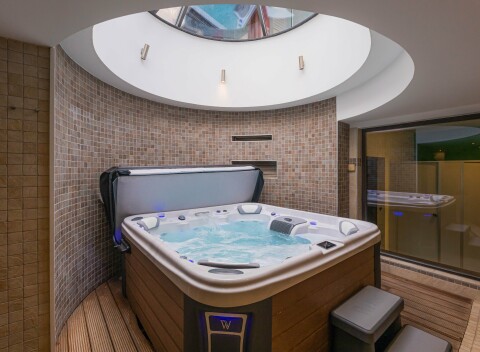 Ostrihom: Penzión Pod Bazilikou **** so vstupom do wellness, polpenziou, vínom a nápojmi + slovenský personál