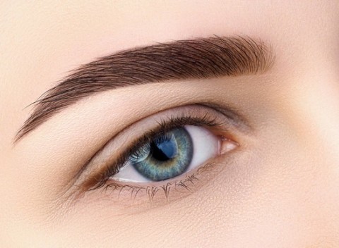 Zobuďte sa ráno vždy s rozžiareným pohľadom! Microblading obočia - dokonale tvarované a upravené.