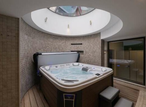 Wellness pobyt s raňajkami pod známou bazilikou v Ostrihome, iba kúsok od hraníc