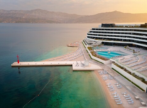 Chorvátsko len 200 m od pláže v 4* Grand Hoteli View s polpenziou, fitness a bazénmi + 2 deti do 12 r. zadarmo