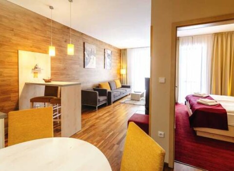 Priestranné apartmány Prémium+ hotela Crocus**** na Štrbskom plese s polpenziou, privátnym wellness a BONUSMI