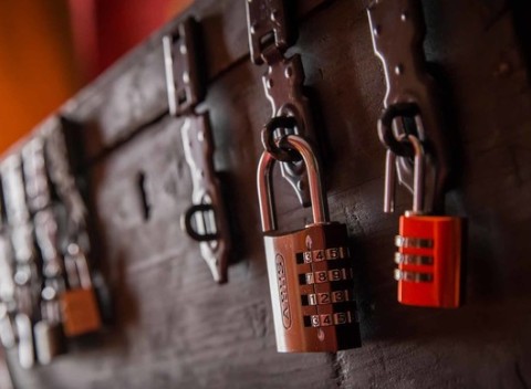 Pozor! Kúzlo o hodinu pominie...  Poklad Julesa Verna – úniková hra pre deti.