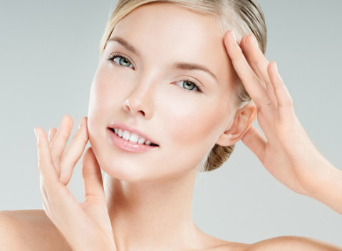 Ošetrenia pleti v luxusnom Salon IX - regenerácia a omladenie alebo diamantová mikrodermabrázia.