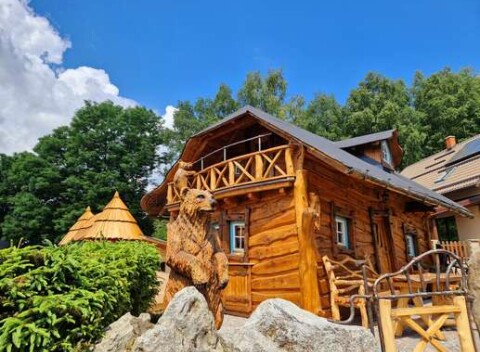 Chalúpka u Pekla Čertovina s ubytovaním pre dvoch či rodinu v štýlovej a tematickej chalúpke, s polpenziou aj vstupom do Wellness & Spa rezortu Raj
