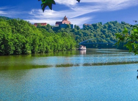 Brno: Hotel Fontána *** pri priehrade s polpenziou, bazénom, vírivkou a saunami.