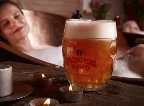 Wellness s pivnou penou v Rožnove: pivné a santalová starostlivosti a variant s ubytovaním na 1 noc.