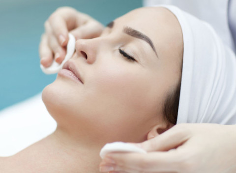 Krása je voľba... Hĺbkové čistenie pleti alebo kompletné ošetrenie pleti v Salóne AZ.