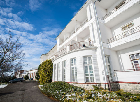 Zimný pobyt s wellness a polpenziou v známom kúpeľnom Sanatóriu Dr. Guhra.