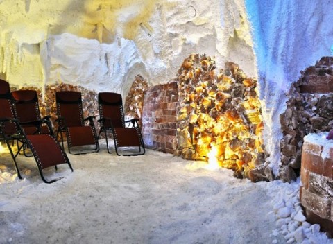 Vstup do soľnej jaskyne Amasol pre 1 osobu a dieťa do 15 rokov grátis, priaznivé účinky na dýchacie cesty.