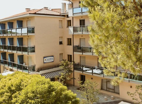 Benátsko: Bibione 2 minúty od pláže v Hoteli Olimpia *** s raňajkami/polpenziou a bazénom + animácie a zľavy