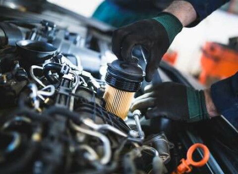 Renovácia predných svetlometov alebo výmena oleja a filtrov v CRASH Car Service