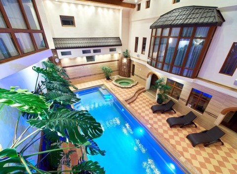 Pobyt plný kúpania v čarovnom Kinga Hoteli Wellness**** pri jazere Czorsztyn s dvoma hradmi.