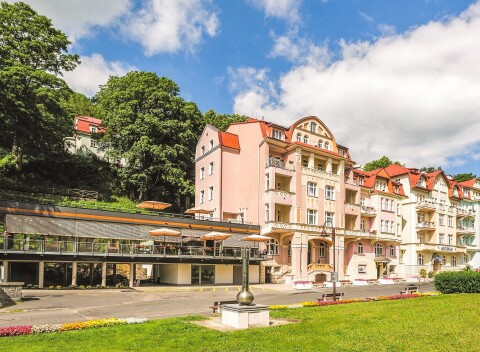Kúpele Jáchymov: Hotel Astoria *** s polpenziou a vstupom do kúpeľného centra (bazény, vírivka, soľná jaskyňa)