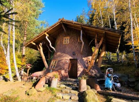 Pohádková vesnička pre dvoch a 2 deti do 12 rokov zdarma vrátane polpenzie a vstupu do krytého bazéna