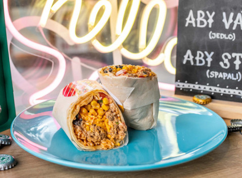 S dobrým jedlom a zlým humorom... Kuracie alebo bravčové burrito v Ty Somaru.