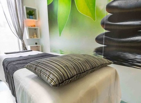 Víkendový relax pri masáži s aroma olejom na Tomášikovej v SoulBodyMind.