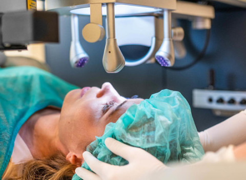 Najbezpečnejšia refrakčná operácia. Operácia Lasek – obe oči, pooperačné kontroly na 6 mesiacov.