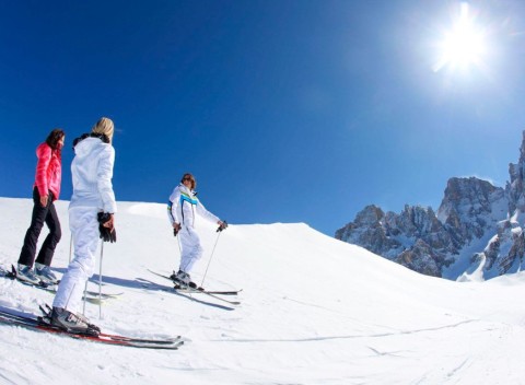 Dolomity: Hotel Alpenrose *** s polpenziou a wellness + lyžovanie v Passo Rolle.