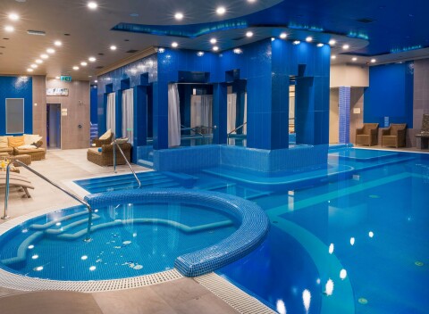 Györ neďaleko termálov: Hotel Golden Ball Club **** s neobmedzeným wellness (120 m² vodnej plochy) + polpenzia
