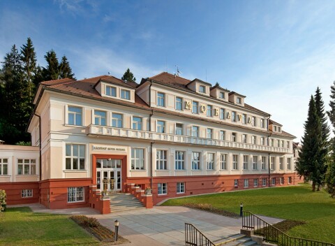 Pobyt v centre Luhačovíc: Hotel Morava *** s polpenziou + až 14 kúpeľných procedúr, welcome drink a exkurzie