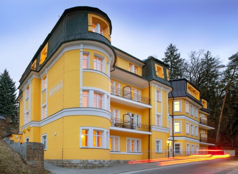 Luhačovice: Relax v Hoteli Riviera *** s polpenziou a balíčkom 14 ozdravných procedúr + pitná kúra a exkurzia