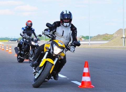 MOTOKURZ - celodenný plnohodnotný kurz bezpečnej jazdy na motorke na SLOVAKIA RINGU.