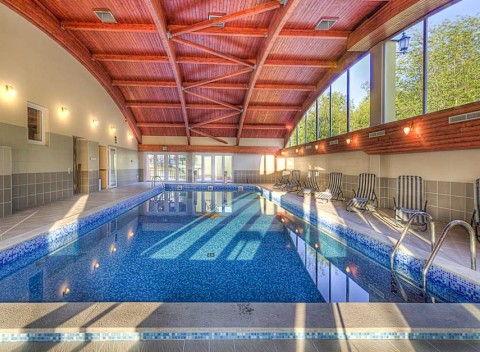 Maďarsko: zámocký Fried Castle Resort **** s neobmedzeným wellness a polpenziou.