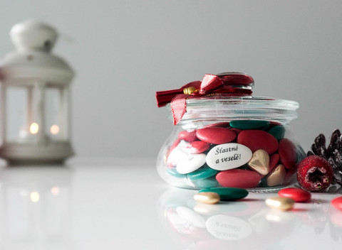 Cukrovinky s jedlou potlačou v darčekových baleniach od Sweets design.