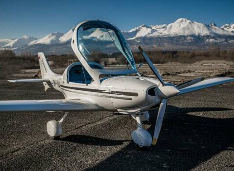 Zážitkový let ponad Tatry s možnosťou pilotovania športového lietadla WT-9 Dynamic pre 1 osobu