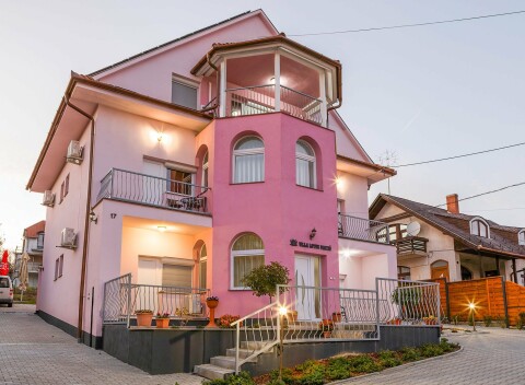 Zalakaros len 600 m od známych termálnych kúpeľov vo Ville Lotus *** s kontinentálnymi raňajkami + parkovanie