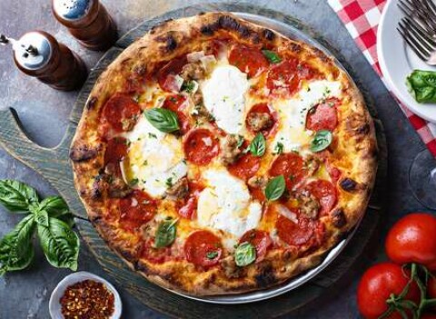 Chrumkavá pizza podľa výberu vo Ville Ivica *** v Marianke pri Bratislave