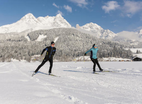Raj pre lyžiarov Hochkönig a nekonečná horská energia. Čarovný 4* hotel v mestečku Saalfelden.