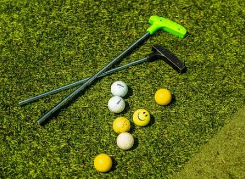 Minigolf na 27-jamkovom golfovom ihrisku Rezortu Villa 27 plnom zábavných atrakcií aj možností na oddych