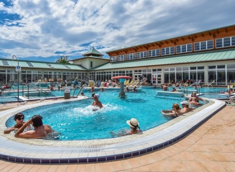 Dovolenka v Maďarsku pre dvoch s relaxom v liečivých vodách termálnych kúpeľov Mosonmagyaróvár.