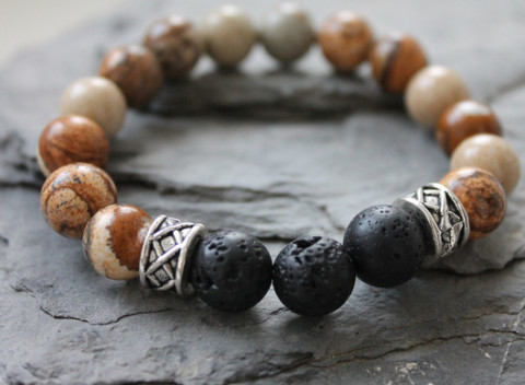 Estetické a pútavé, krásne a trvácne - ručne robené náramky z polodrahokamov.