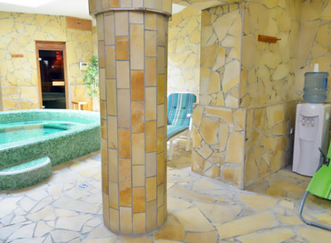 Maďarský Miškovec v 4* hoteli v centre s wellness, polpenziou a variantmi so vstupom do kúpeľov.