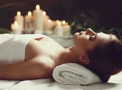 Olejová, antistresová alebo peelingová masáž. Doprajte oddych vášmu unavenému chrbátu.