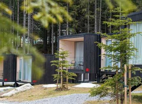 Dovolenka v unikátnych Björnson Tree Houses*** s polpenziou a wellness + 2 deti do 10 rokov úplne zadarmo