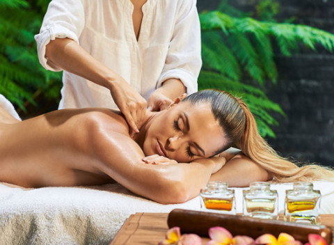 Relaxačná masáž alebo klasická olejová masáž v trvaní 30, 60 alebo 90 minút.