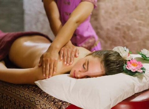 Aromaterapautická masáž v salóne Nuad Thai Massage alebo Yen Sabai Thai Massage vo VIP miestnosti vo Zvolene