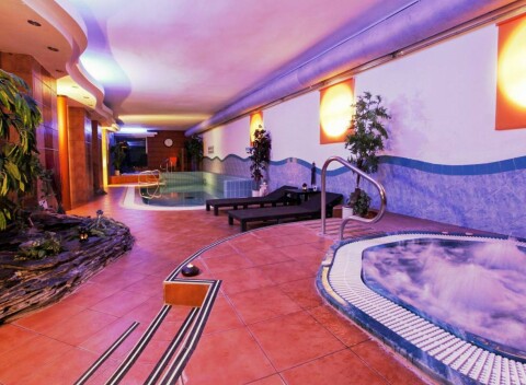 Slovácko: Hotel Synot *** s raňajkami alebo polpenziou a neobmedzeným wellness (bazén, 2 vírivky, 3 sauny)