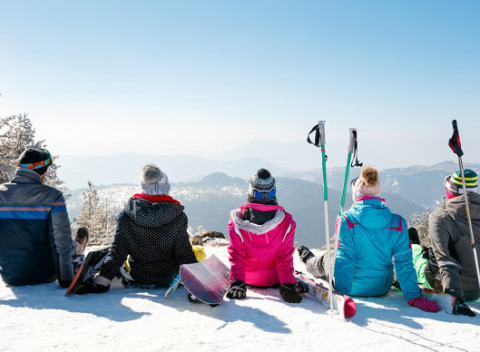 Celý deň na svahu so skipassom v Snowpark Lučivná s možnosťou večerného lyžovania.