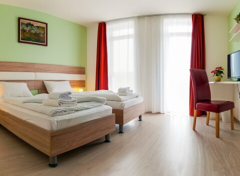 Maďarsko pri brehu Balatonu: Balatonfüred v Hoteli Pallone s raňajkami formou bufetu + parkovanie a WiFi