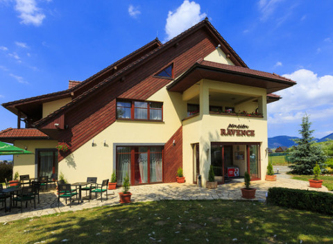 Kúsok od Liptovskej Mary, na skok od aquaparkov, navyše s polpenziou - ideálna dovolenka na Liptove.