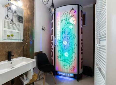 Permanentka do solária alebo cukrový nástrek v salóne krásy Beauty Palace v Pezinku